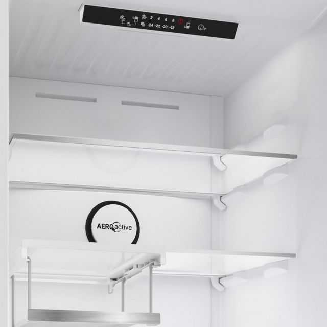 Blomberg KND24692V 60Cm Frost Free Fridge Freezer